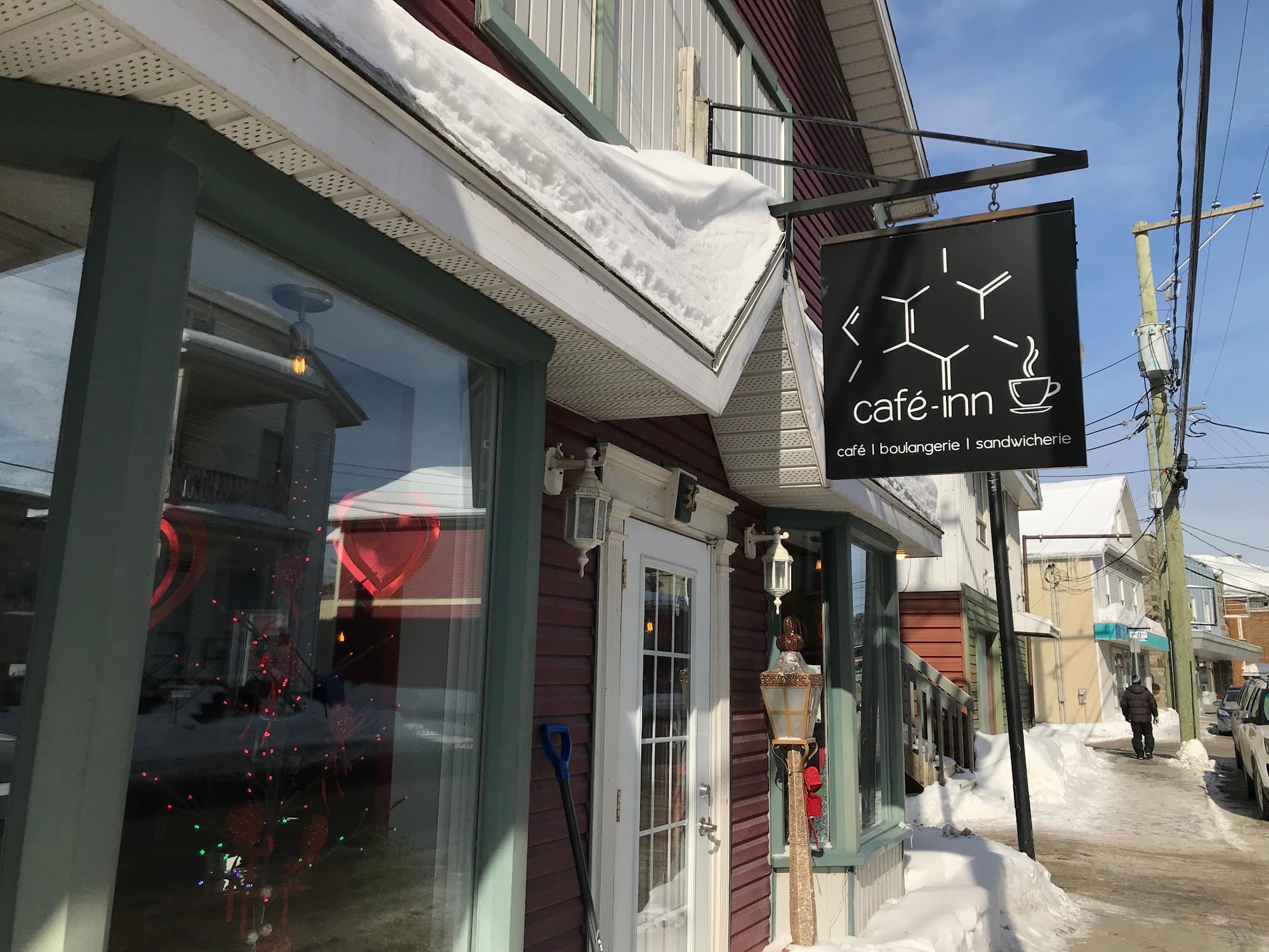 Au Bec Pointu Café