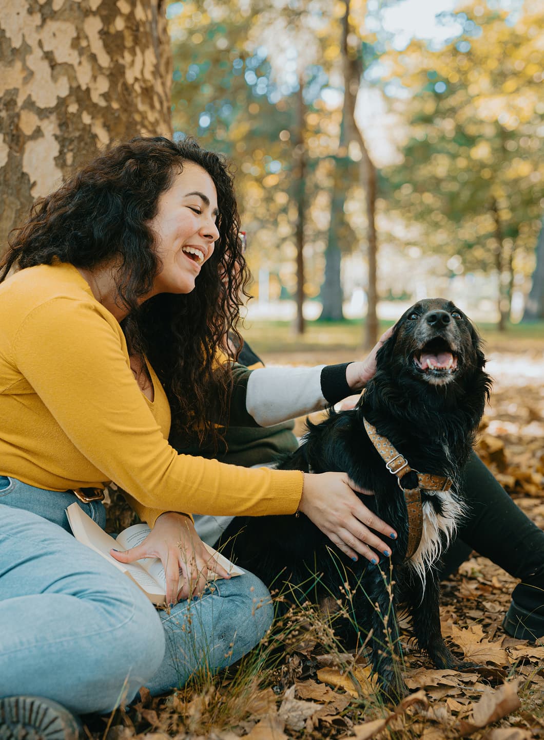Jeune femme avec son chien