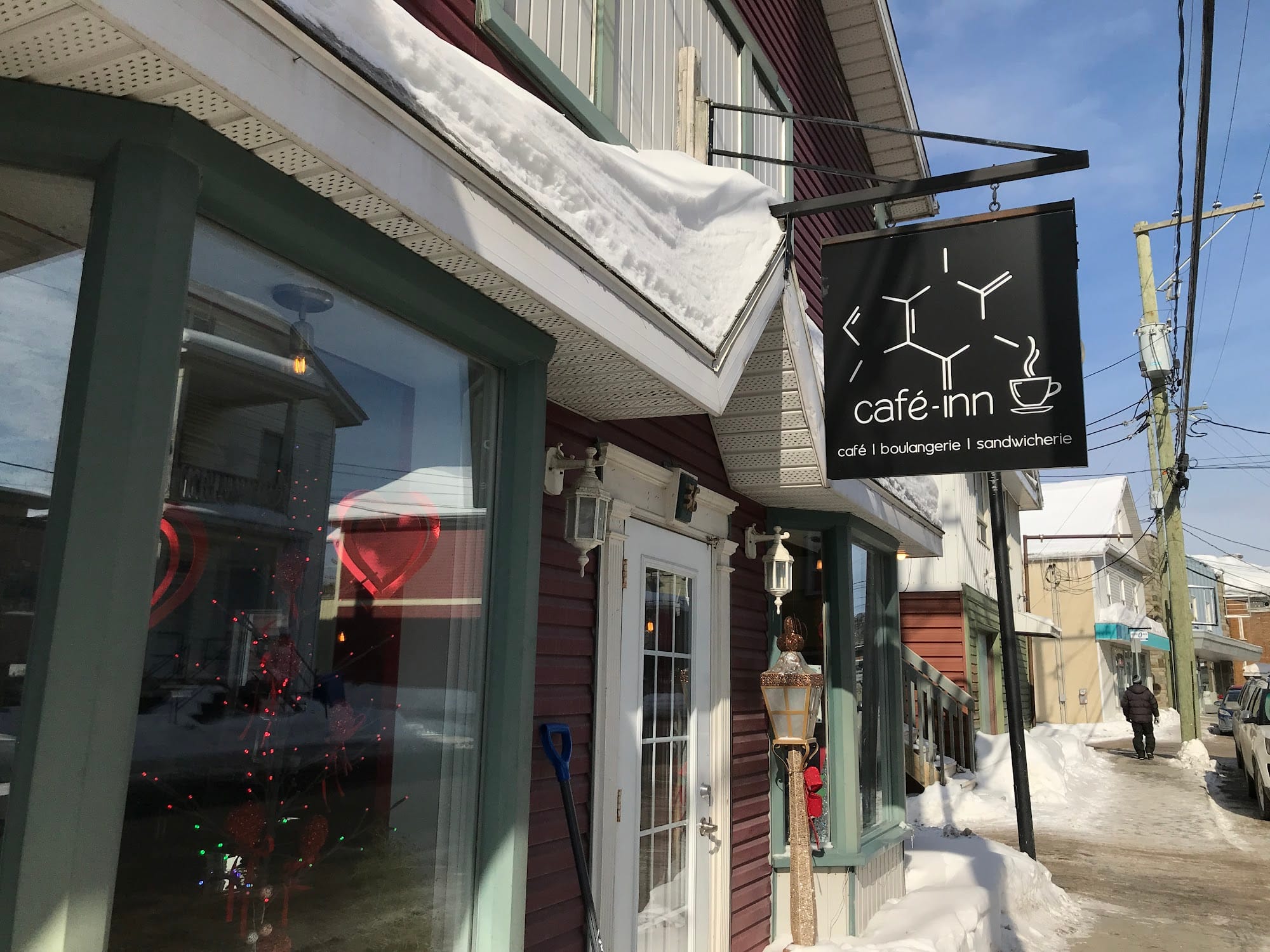 Au Bec Pointu Café